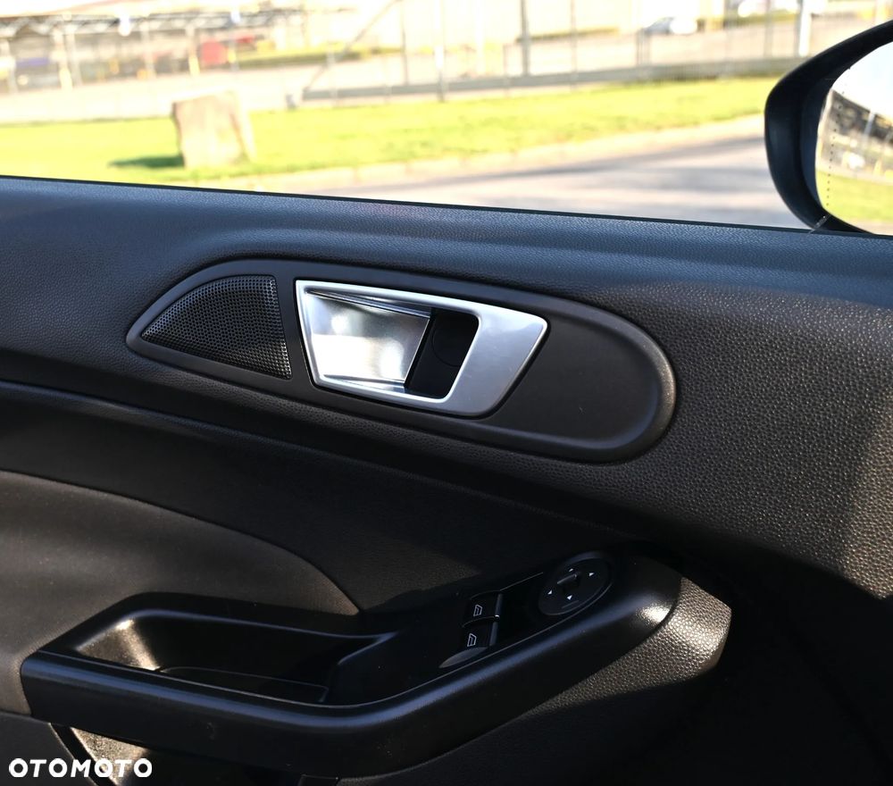 Ford Fiesta - 25