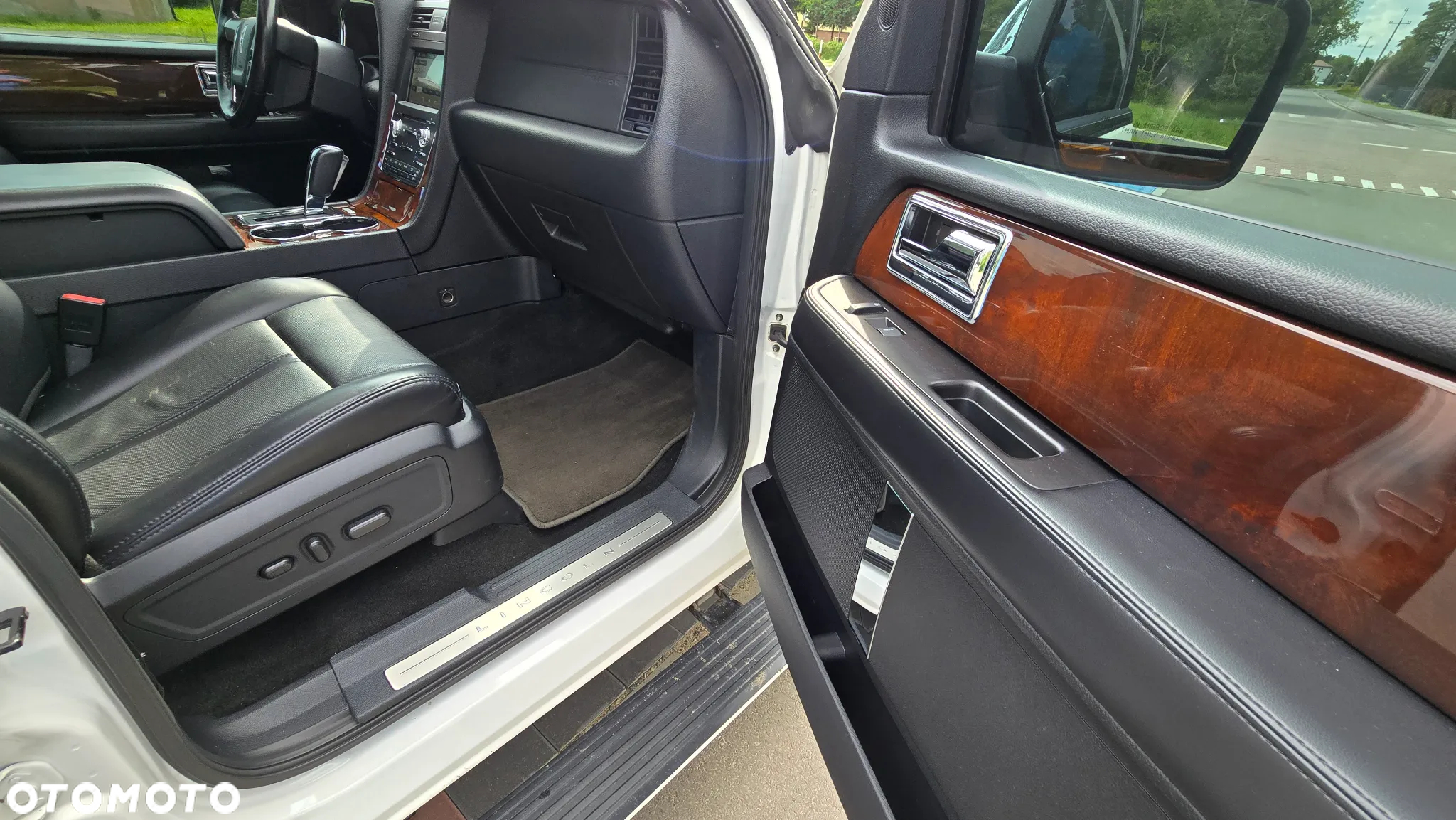 Lincoln Navigator - 22