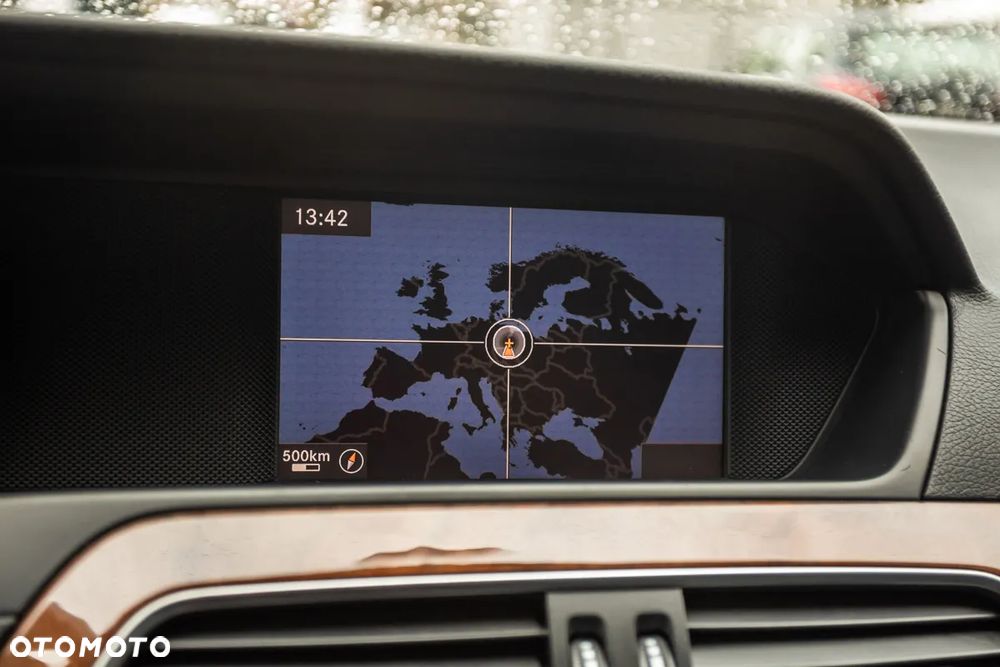 Mercedes-Benz Klasa C 300 7G-TRONIC - 32
