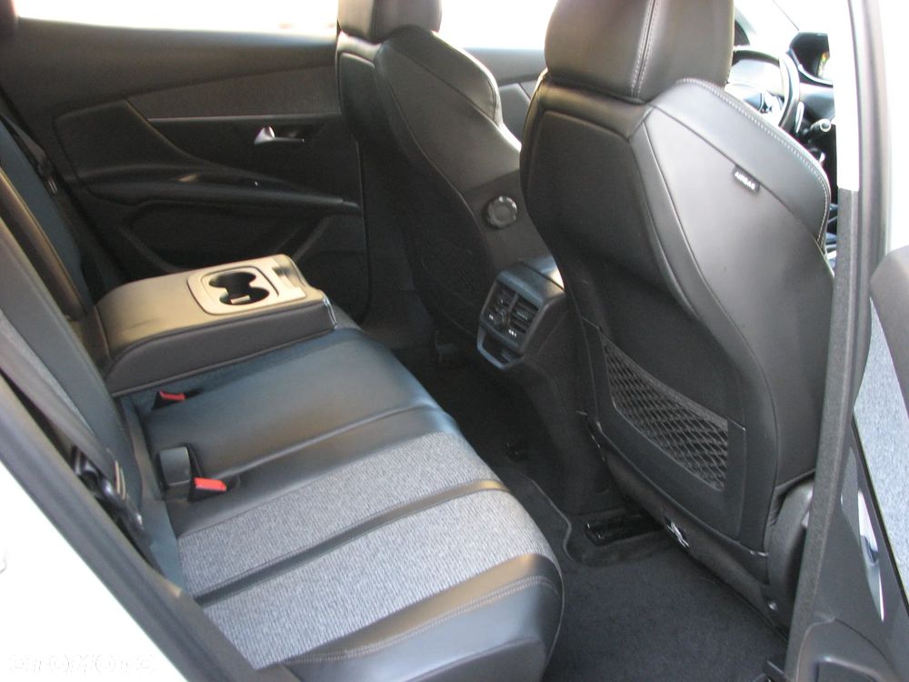 Peugeot 3008 BlueHDi 130 Stop & Start EAT8 Allure - 17