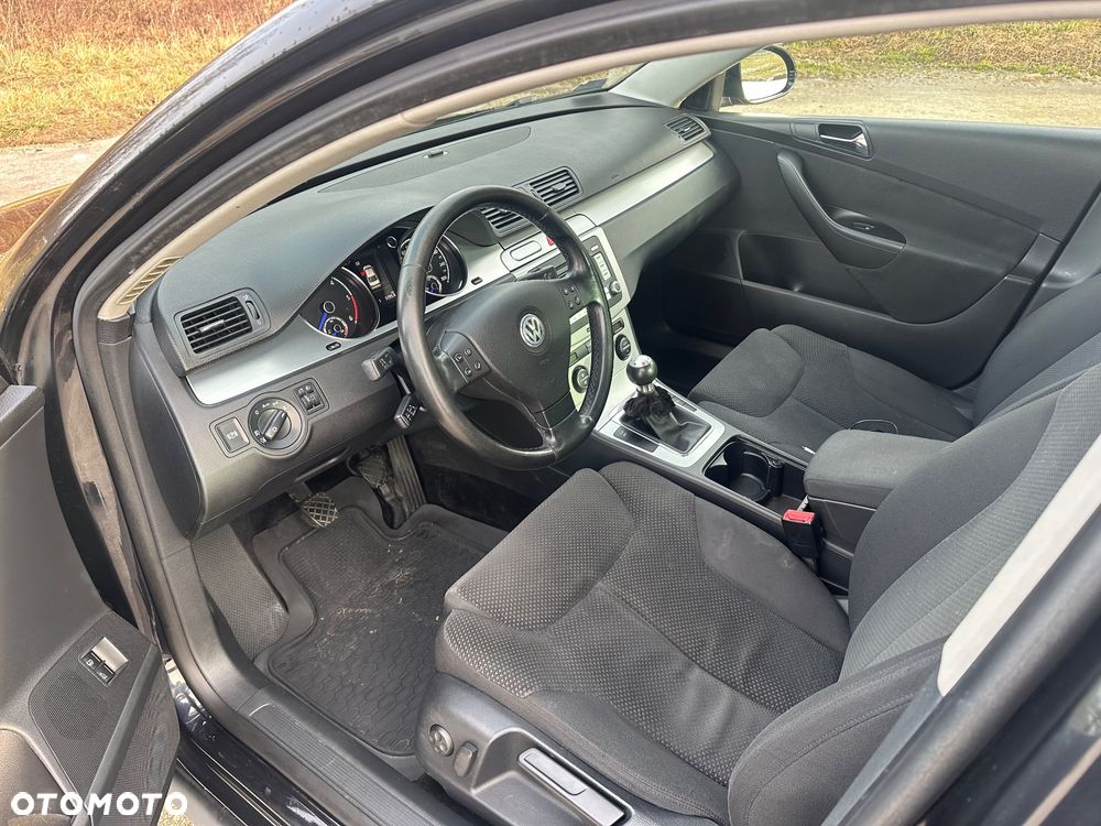 Volkswagen Passat 2.0 TDI Highline - 17