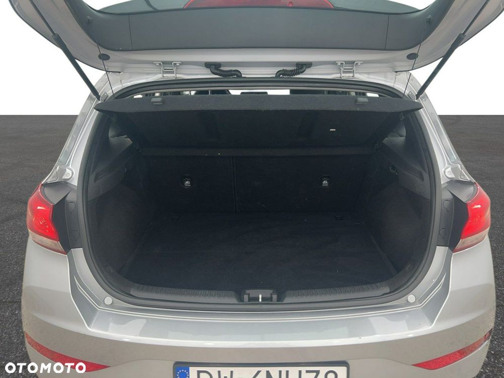 Hyundai i30 1.5 DPI Classic + - 11