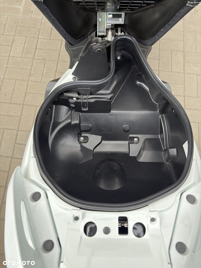 Suzuki Burgman - 12