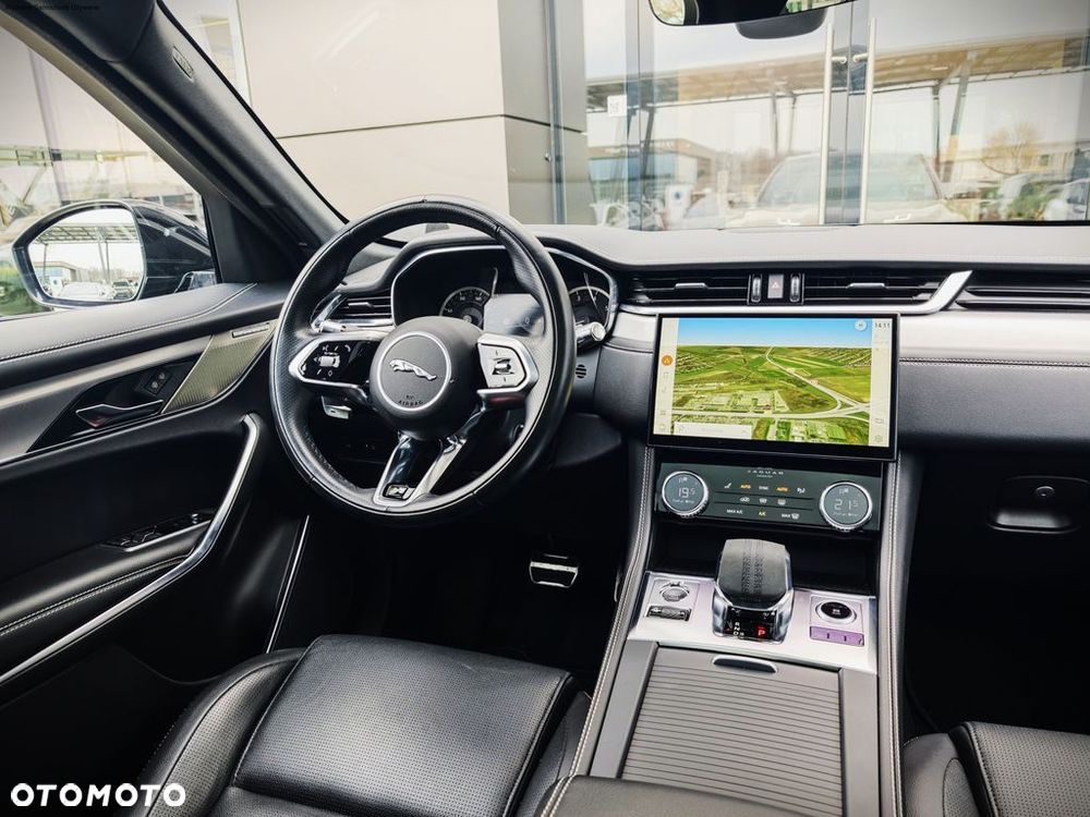 Jaguar F-Pace 2.0 P250 mHEV AWD R-Dynamic SE - 17