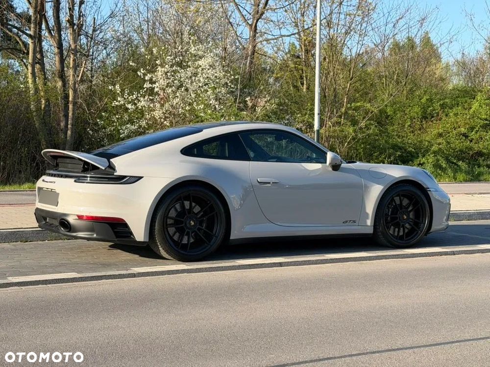 Porsche 911 Carrera 4 GTS - 6