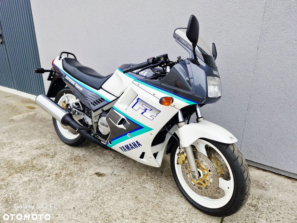 Yamaha FZ - 28