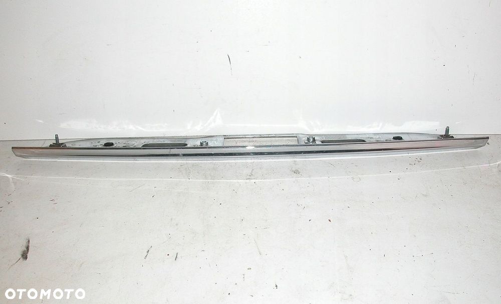 E-KLASA W211 KOMBI LISTWA BLENDA TYŁ KLAPY TYLNEJ - 3