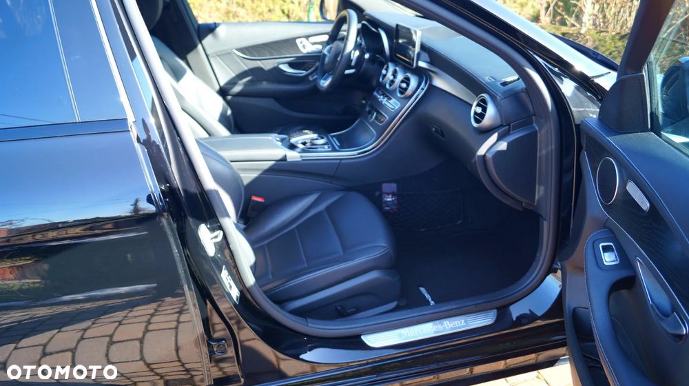 Mercedes-Benz Klasa C 250 d 4Matic 9G-TRONIC AMG Line - 23