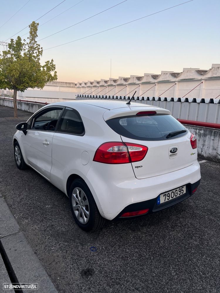 Kia Rio 1.1 CRDi EX - 4