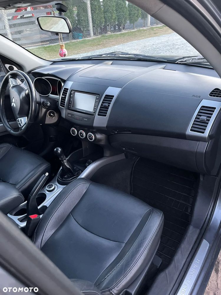 Mitsubishi Outlander 2.0 DID Instyle NAVI - 6