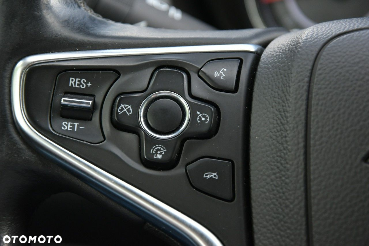 Opel Insignia - 23