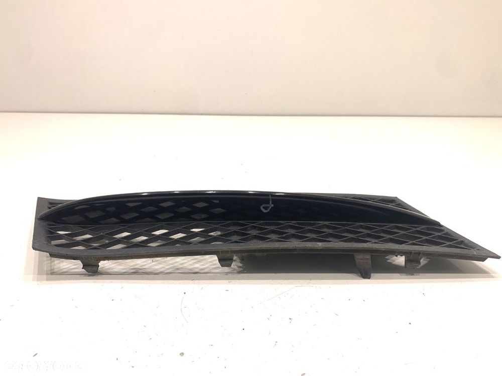 KRATKA ZDERZAKA PRAWY PRZÓD  BMW 5 (F10) 2009 - 2016 520 d 135 kW [184 KM] olej napędowy 2010 - - 1