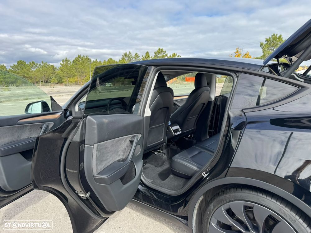 Tesla Model Y Performance Dual Motor AWD - 12