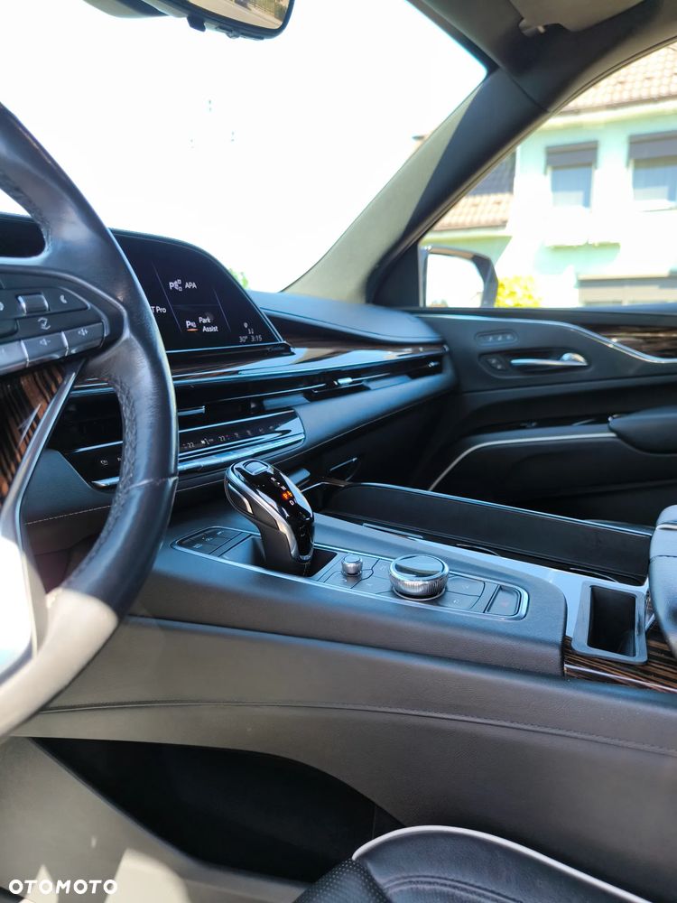 Cadillac Escalade - 17