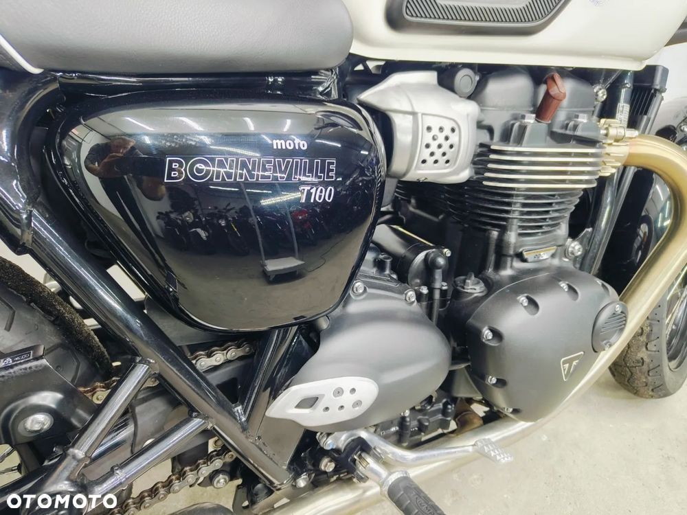 Triumph Bonneville - 8