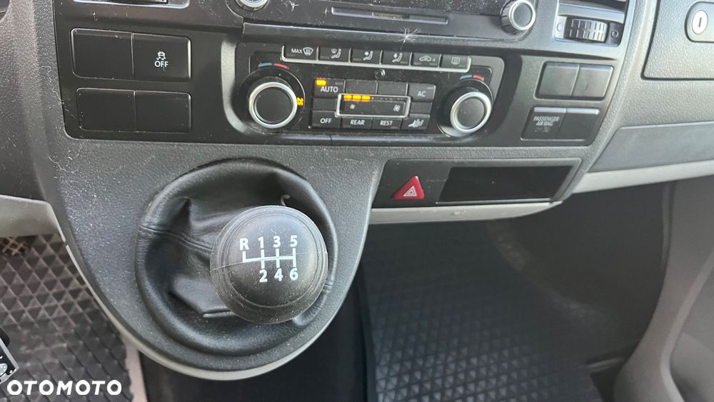 Volkswagen Caravelle - 21