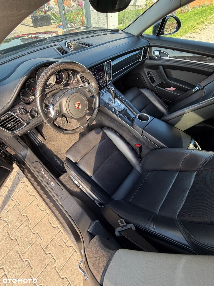 Porsche Panamera 4S - 9