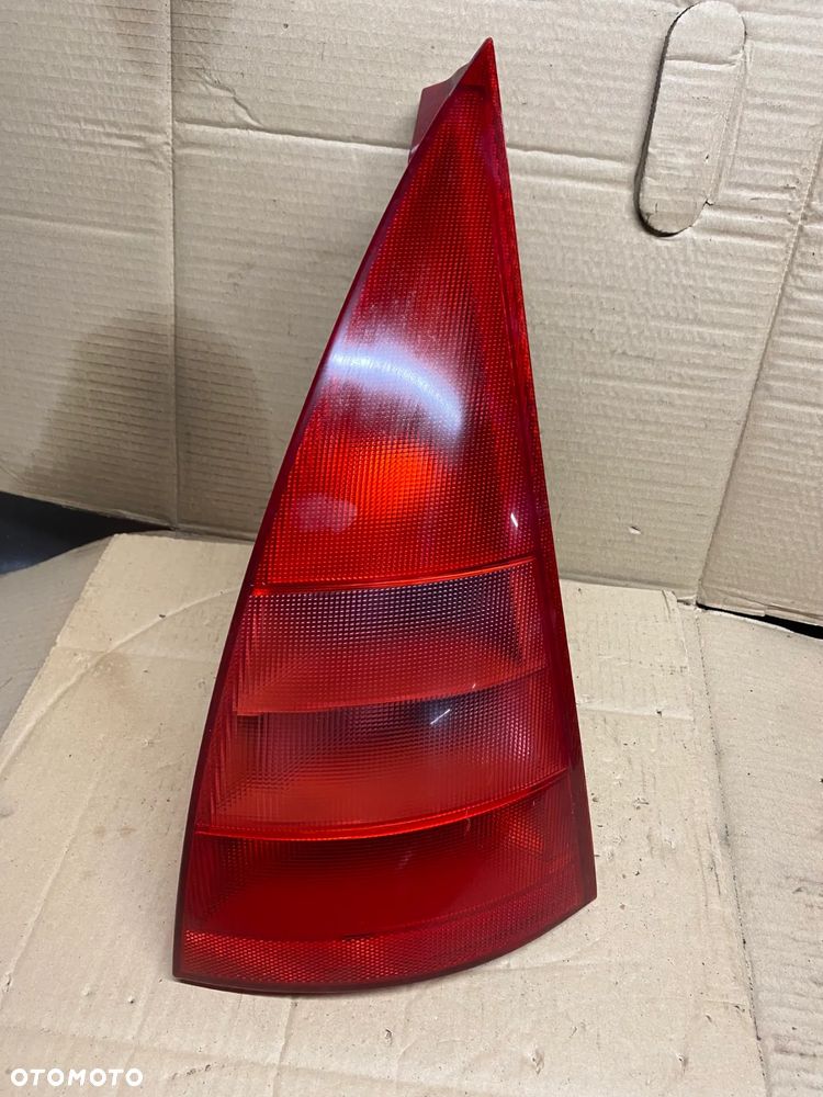 LAMPA TYLNA PRAWA CITROEN C3 I 2556 - 1