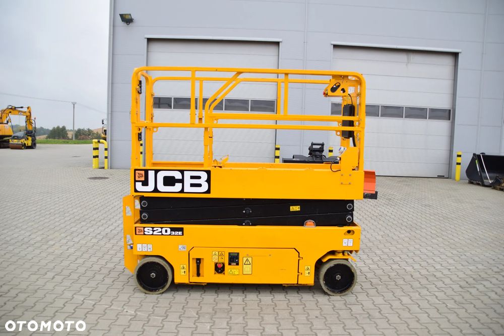 JCB S2032 - 10