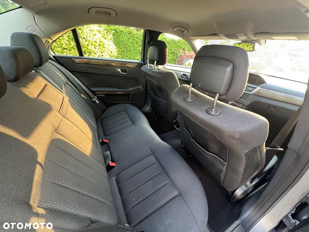 Mercedes-Benz Klasa E 250 CGI BlueEFFICIENCY Automatik Elegance - 16