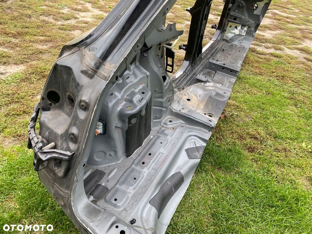 MERCEDES gla 156 slupek prog prawy lewy caly bok kolor 191 - 8