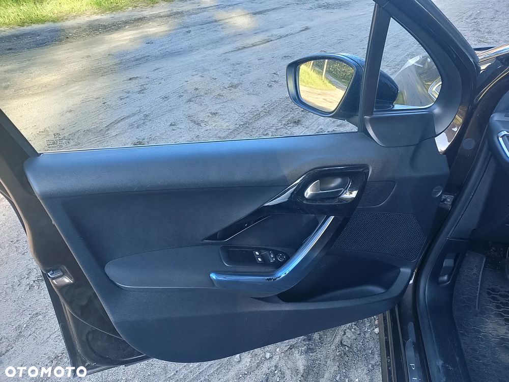 Peugeot 208 - 12