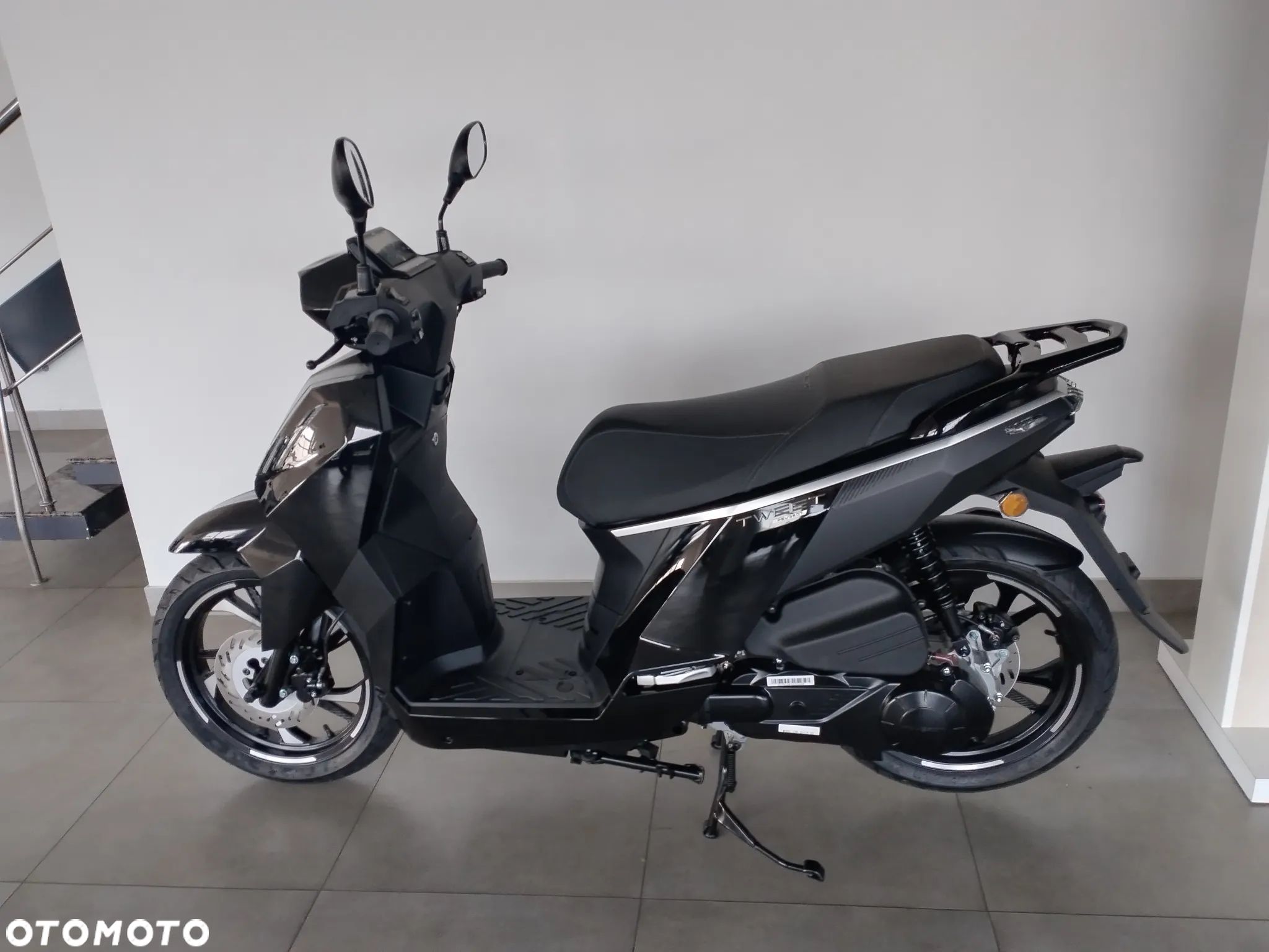 Peugeot Tweet - 1