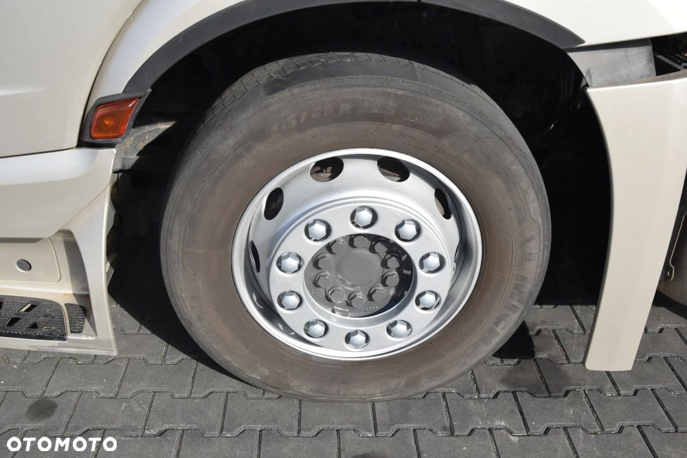 Mercedes-Benz Actros - 8