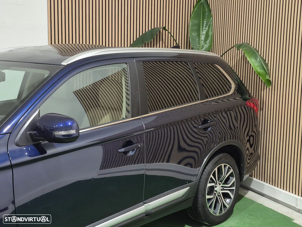 Mitsubishi Outlander 2.2 DI-D Instyle Navi - 4