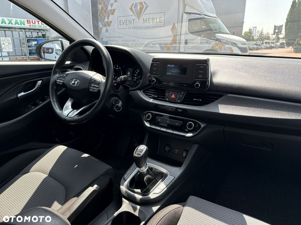 Hyundai i30 1.5 DPI Classic + - 21