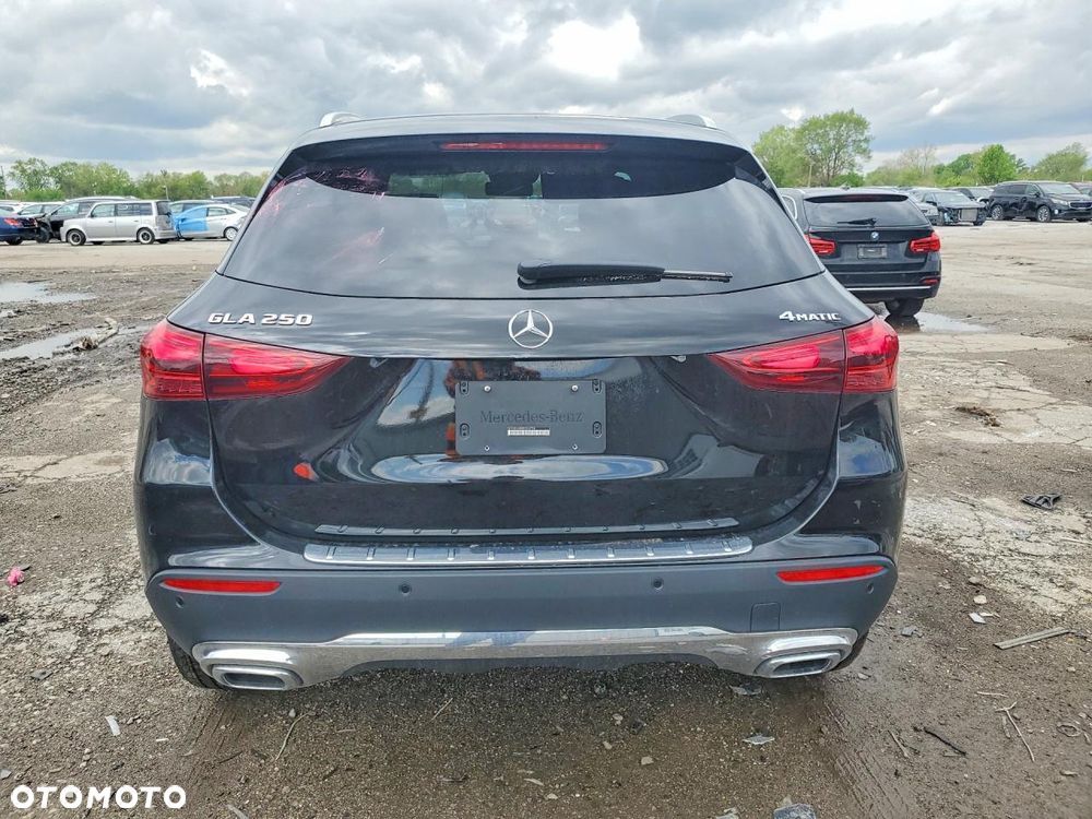 Mercedes-Benz GLA - 7