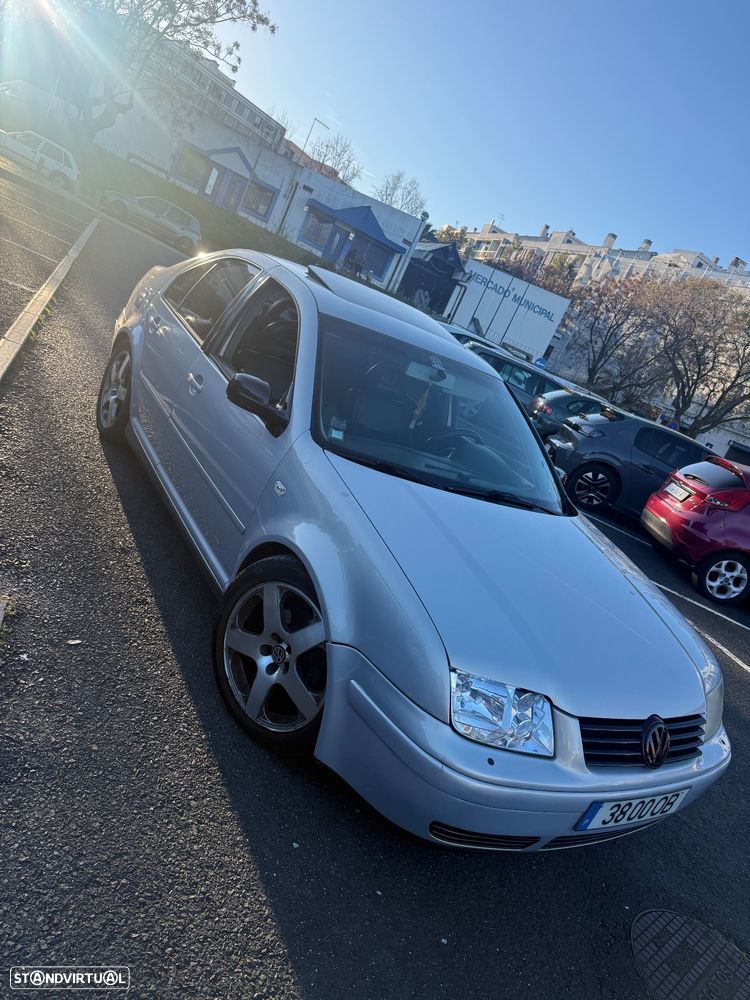 VW Bora 1.9 TDi Highline - 1