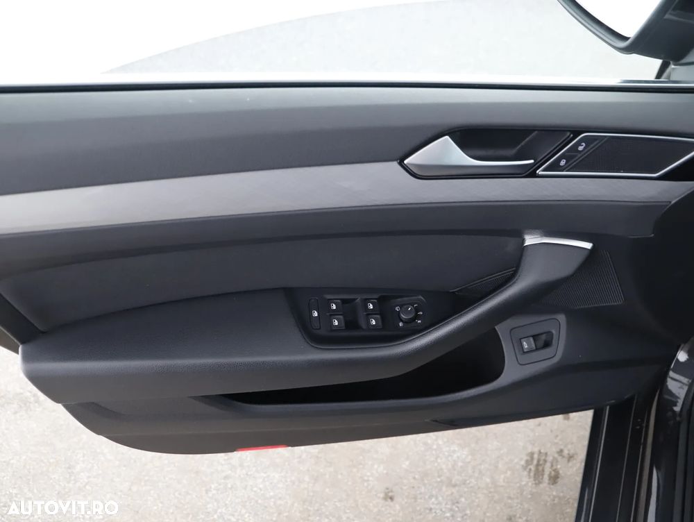 Volkswagen Passat Variant 2.0 TDI SCR DSG BlueMotion Comfortline - 9