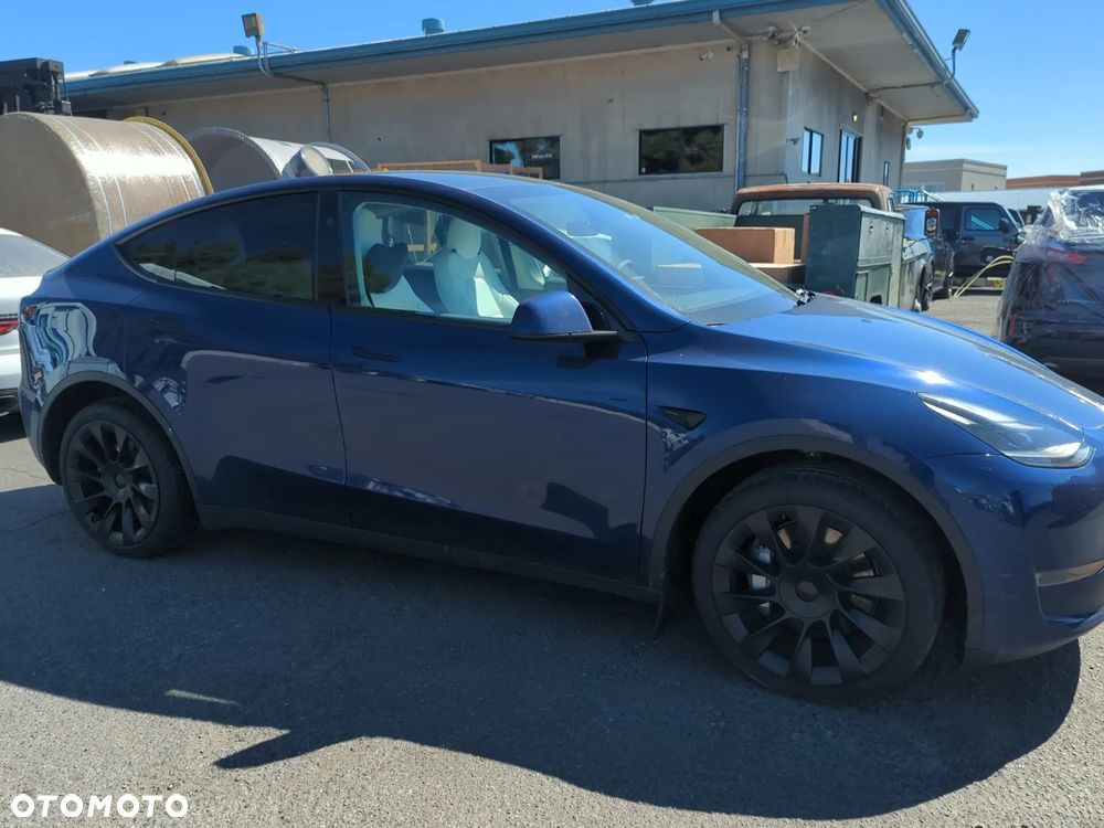 Tesla Model Y - 1