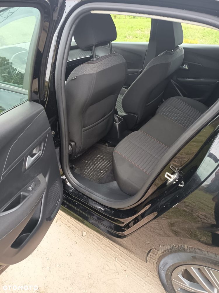Peugeot 208 - 21