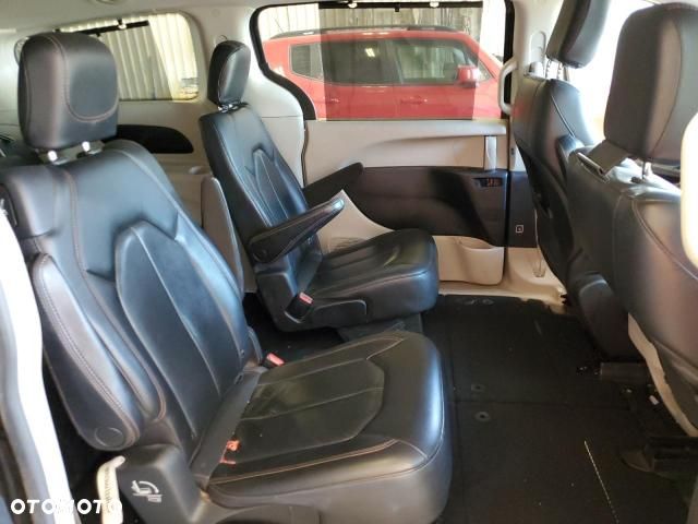 Chrysler Pacifica - 10