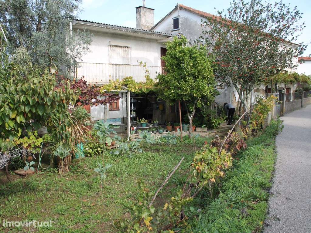 Moradia de 2 pisos na zona da Vila de Arganil - Grande imagem: 2/13