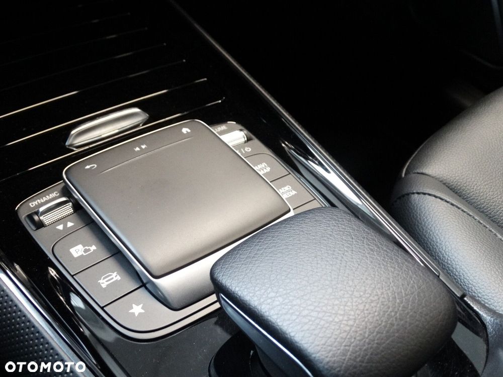Mercedes-Benz GLA - 28