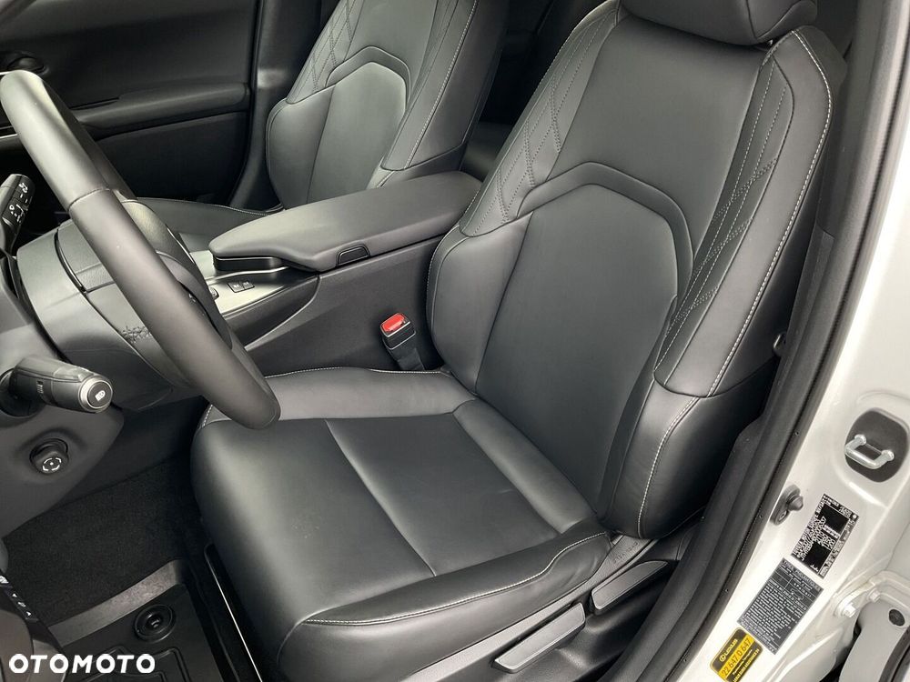 Lexus UX 2024