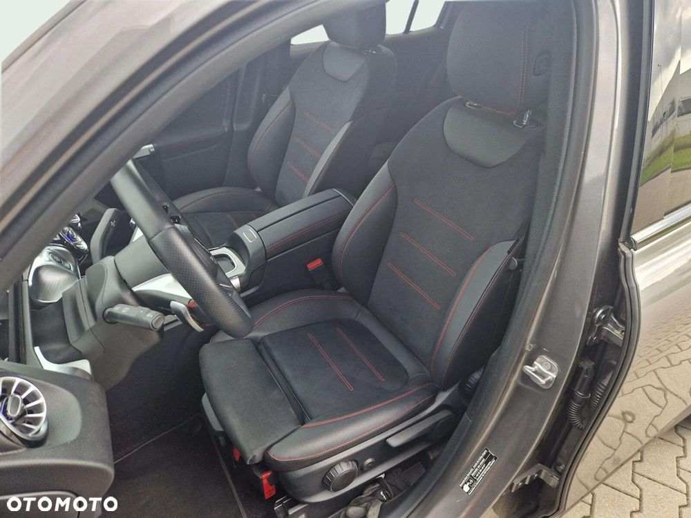 Mercedes-Benz GLB - 13