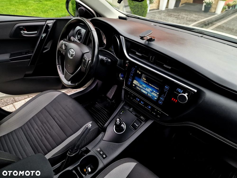 Toyota Auris Hybrid 135 Premium - 17