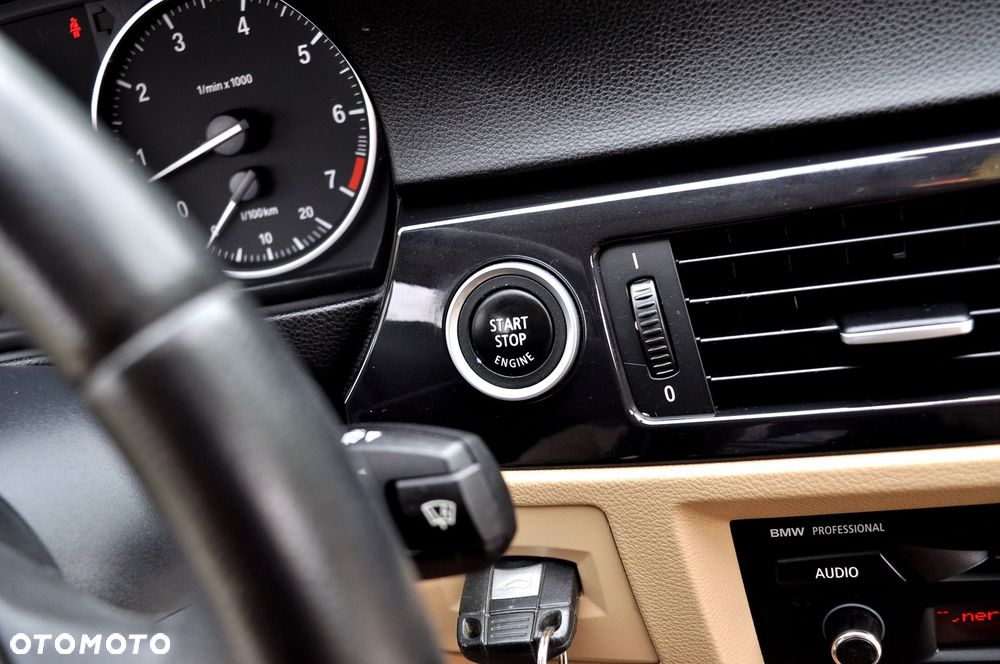 BMW Seria 3 318i Edition Exclusive - 17