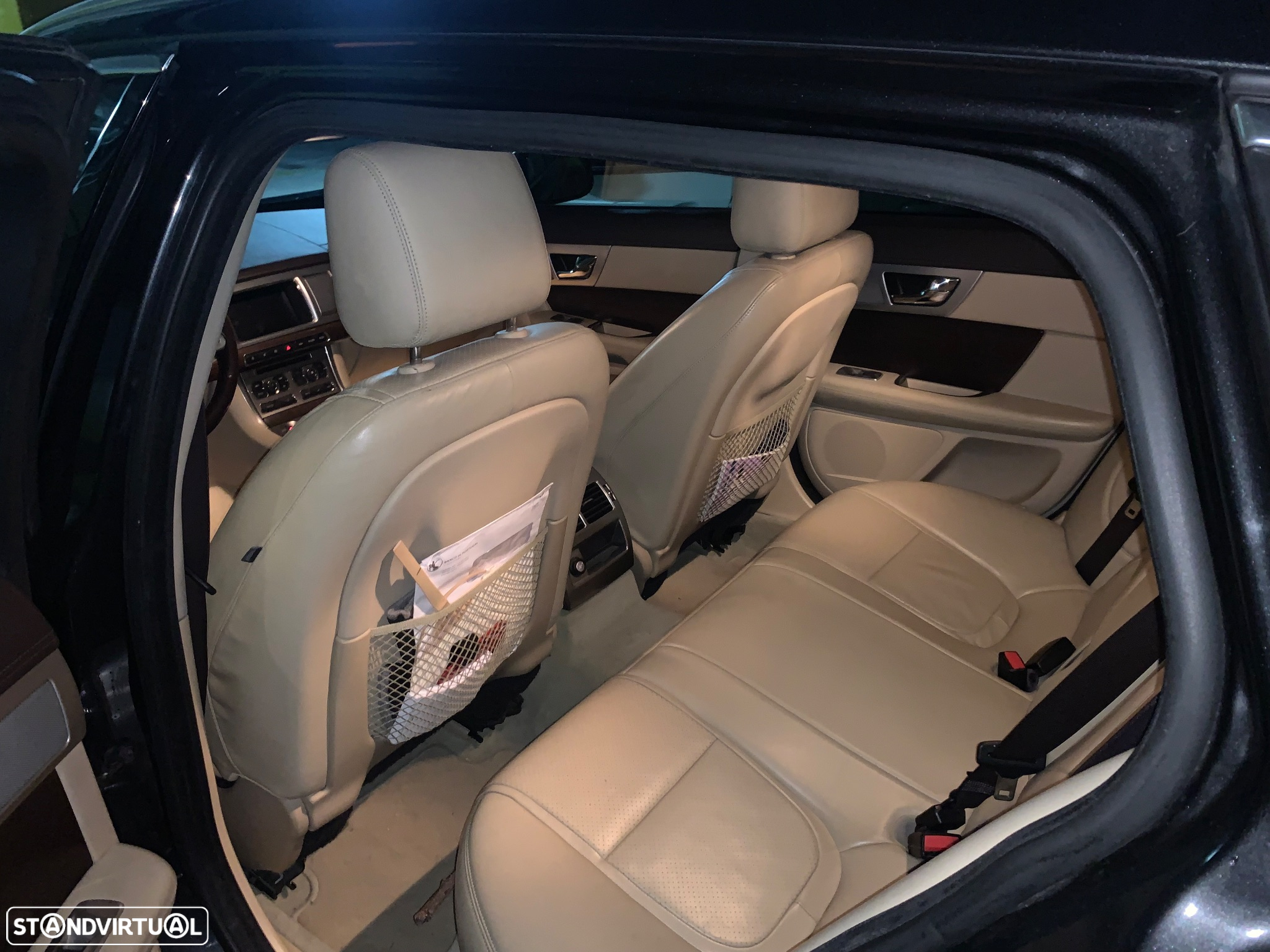 Jaguar XF Sportbrake 2.2 D Premium Luxury - 4