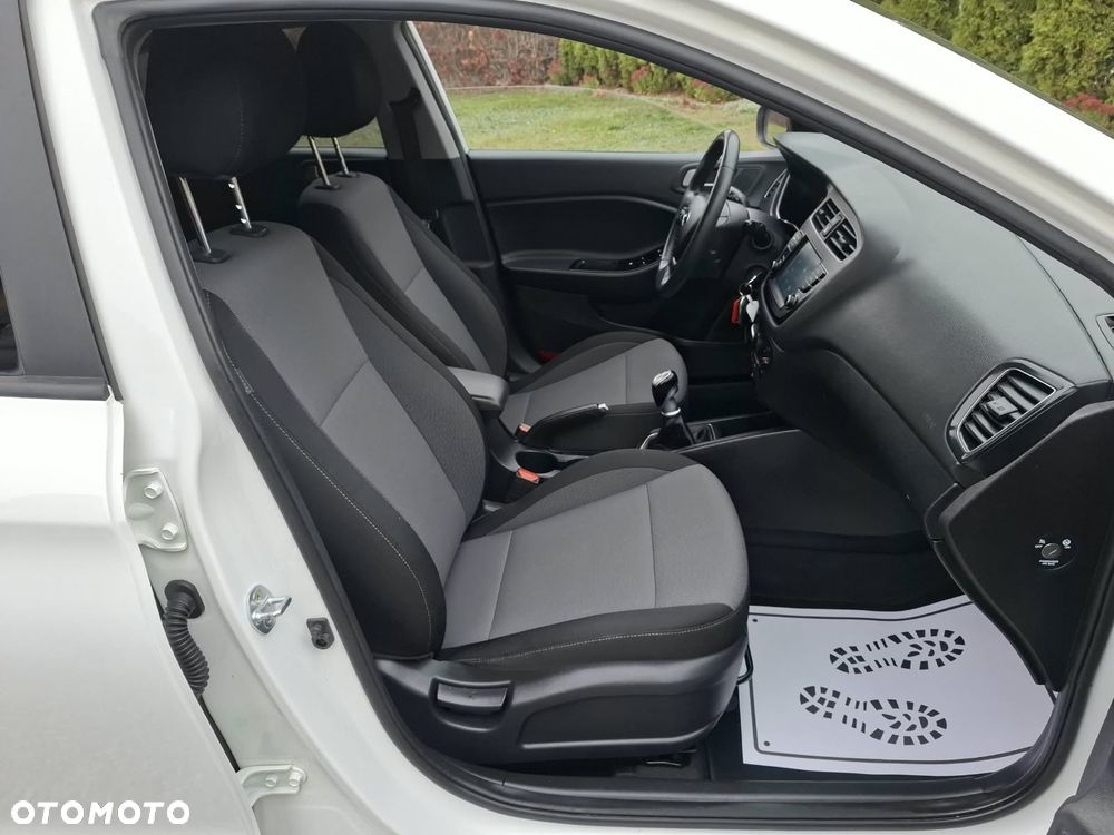 Hyundai i20 - 23