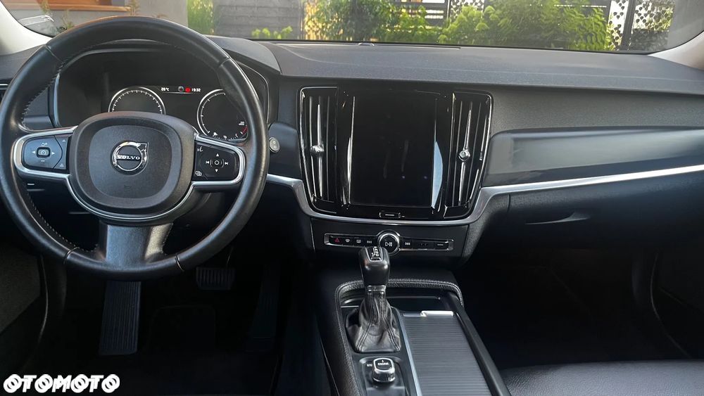 Volvo V90 D4 Momentum - 27
