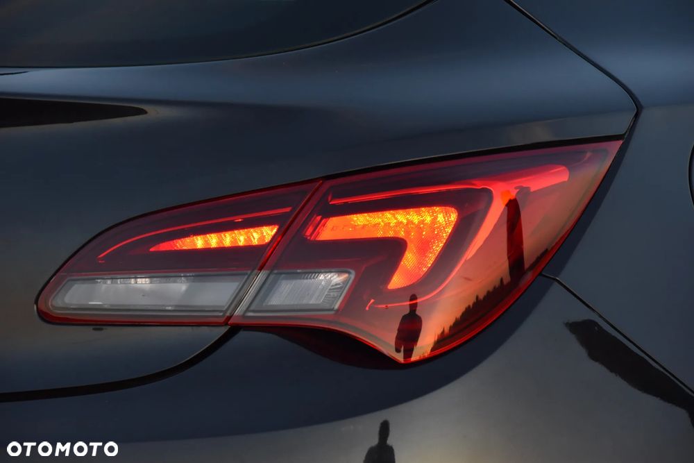 Opel Astra 1.6 T Cosmo - 10
