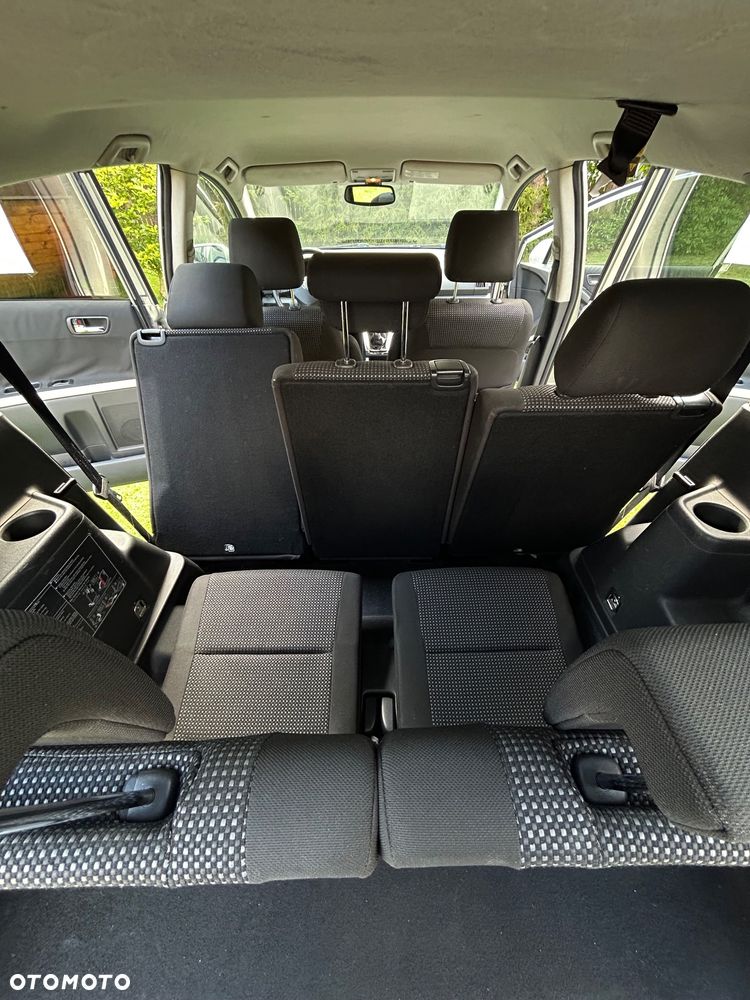 Toyota Corolla Verso 2.2 D-4D X + NAVI 7os - 19