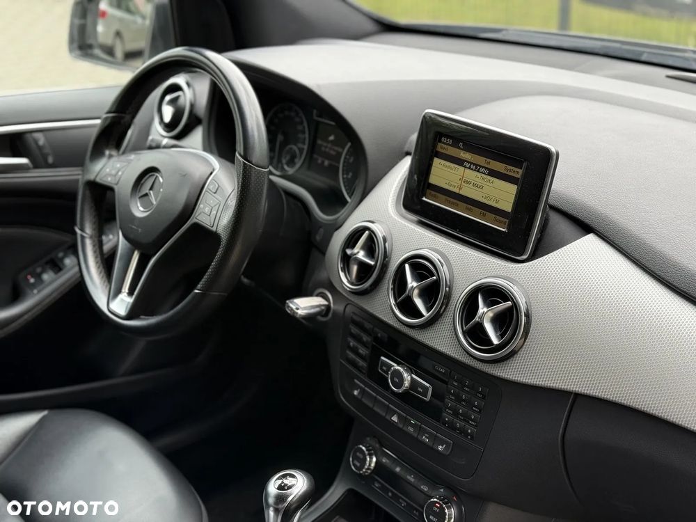 Mercedes-Benz Klasa B 180 BlueEFFICIENCY Edition 1 - 32