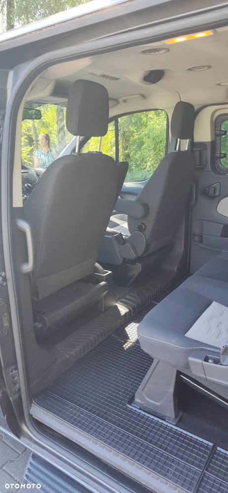 Ford Tourneo Custom - 25