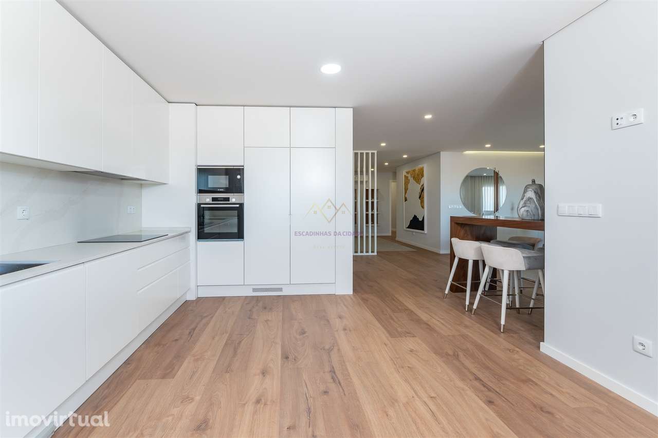 T3 com Excelentes Áreas e Estacionamento | Bom Sucesso, Alverca - Grande imagem: 2/46